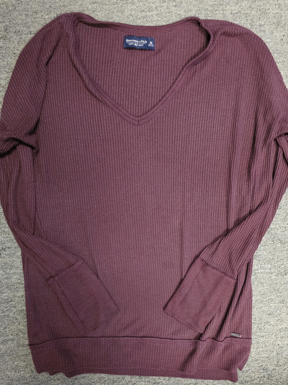 Abercrombie & Fitch Ribbed V-Neck Sweater in Burgundy